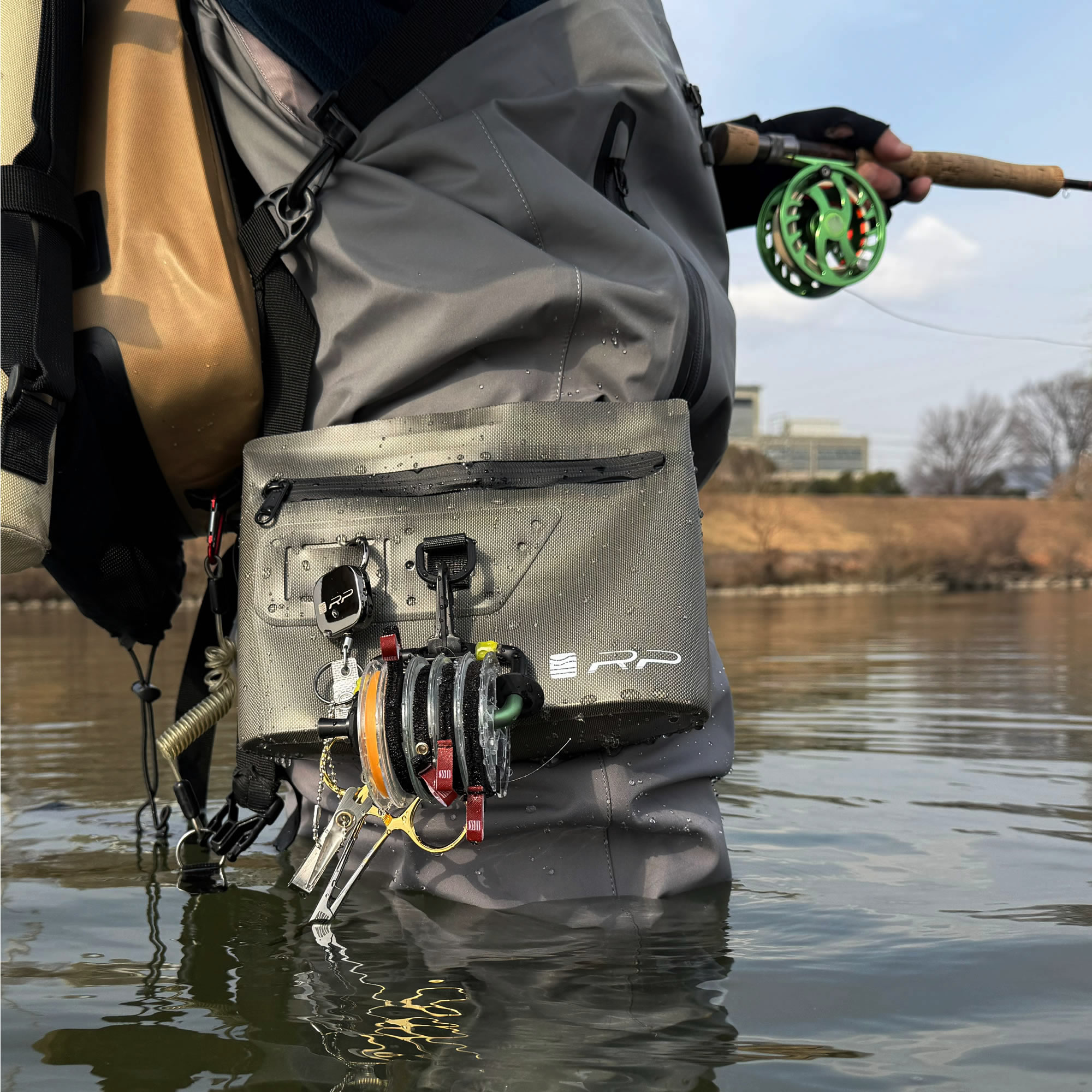 Field wearing photo 1